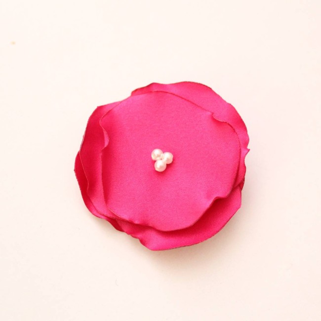Agrafa floricica textila roz ciclam